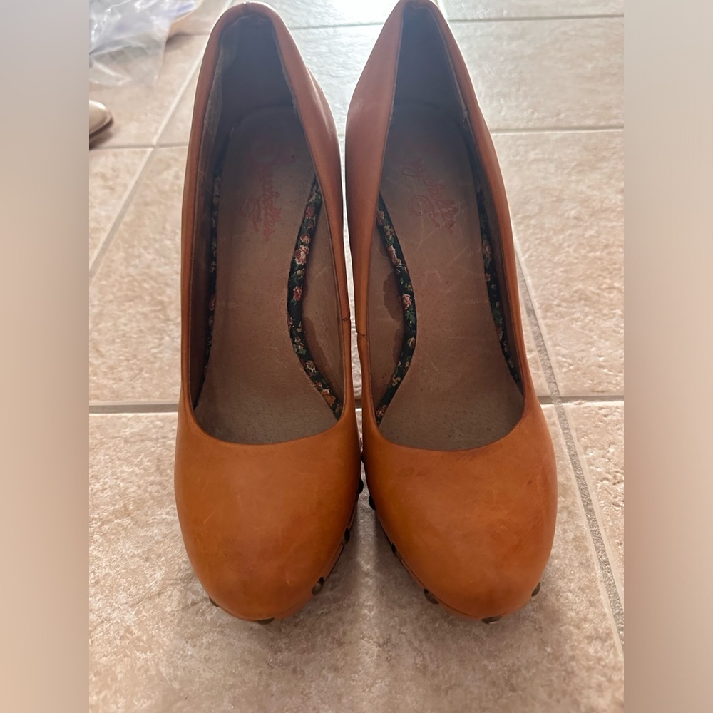 Seychelles high heels. Leather brown/camel color.